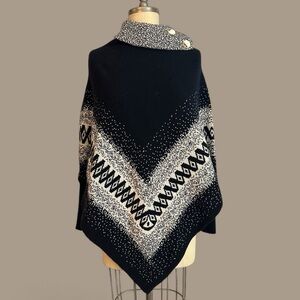 NWOT Black and White Patterned Poncho